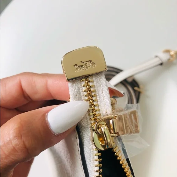 Coach Pebble Leather Chalk  Bag with Gold Chain - Picture 5 of 10